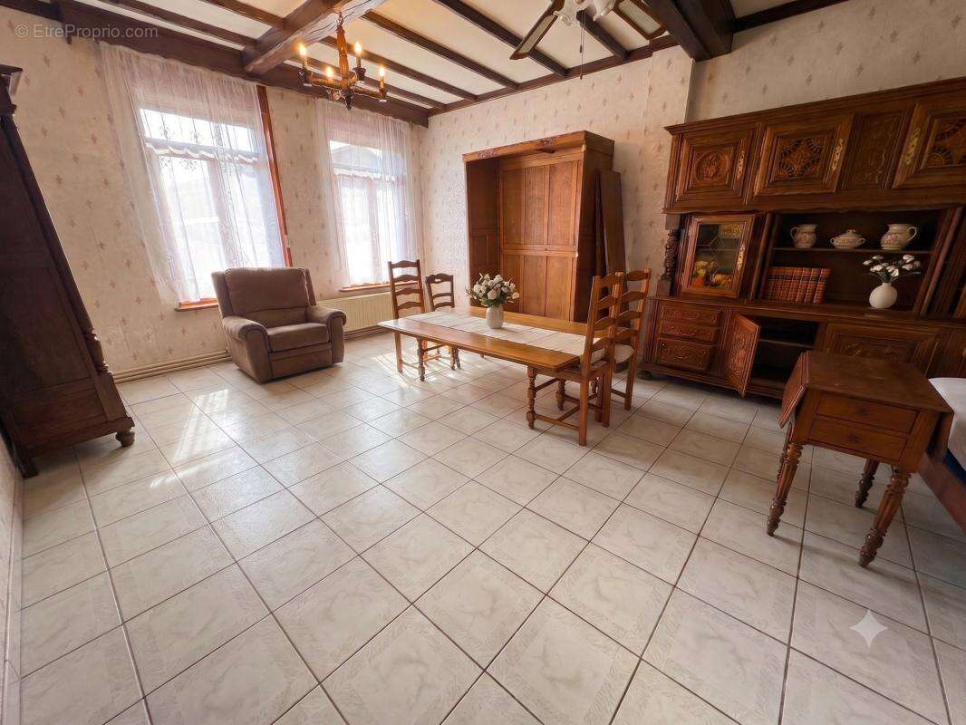   Maison familiale à fort potentiel – 159 m² – Garage et jardin sans vis-à-vis ! - photo 2