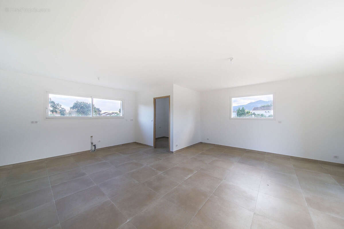 Maison à PRUNELLI-DI-FIUMORBO