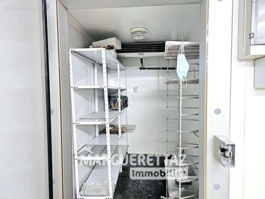 Commerce à MARIGNIER