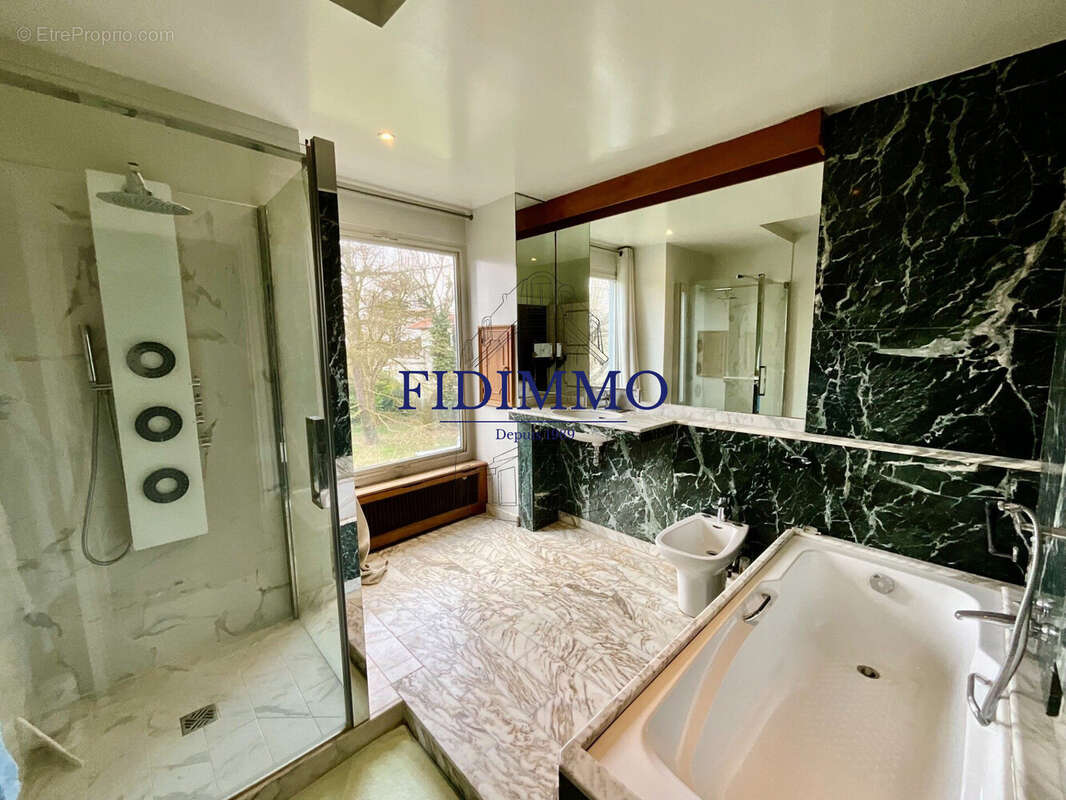 Maison à CHENNEVIERES-SUR-MARNE