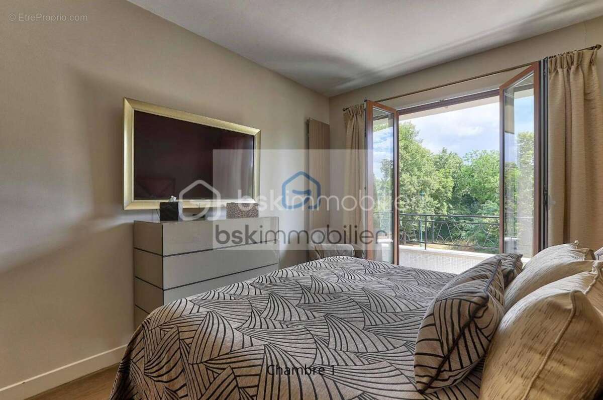 Appartement à CHARENTON-LE-PONT