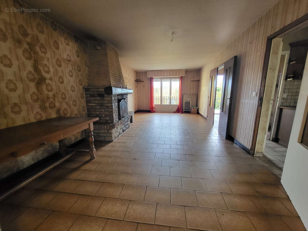 Maison à FOSSEMANANT