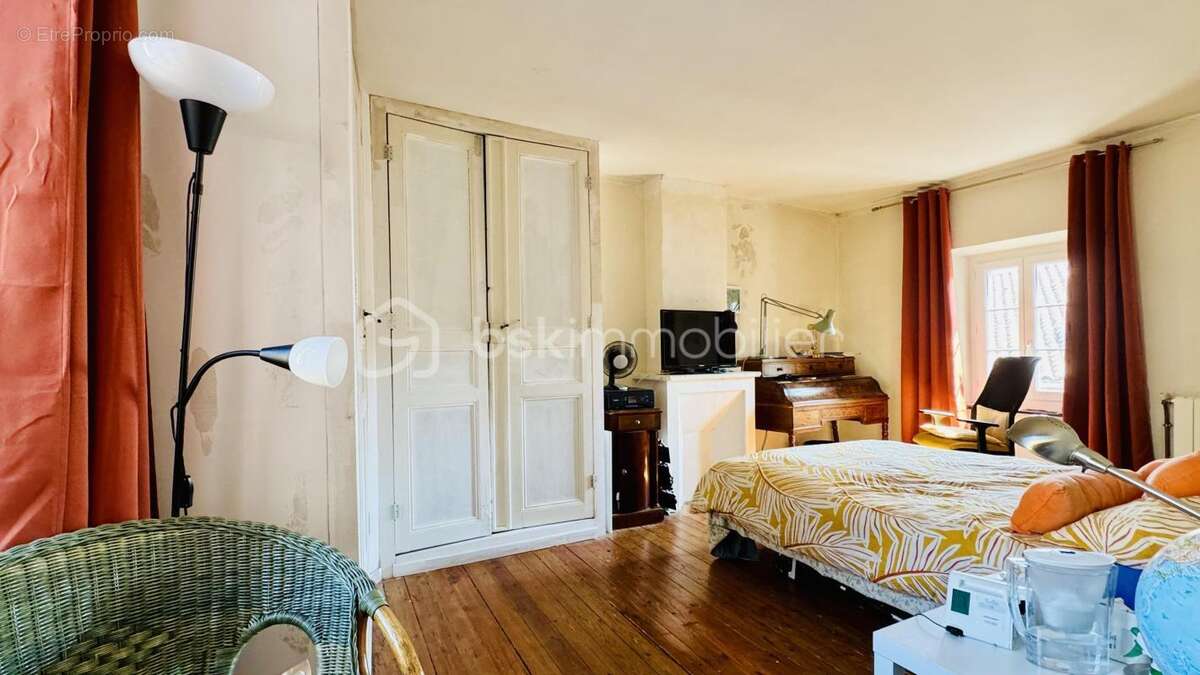Maison en pierre avec grand bâtiment annexe - photo 13