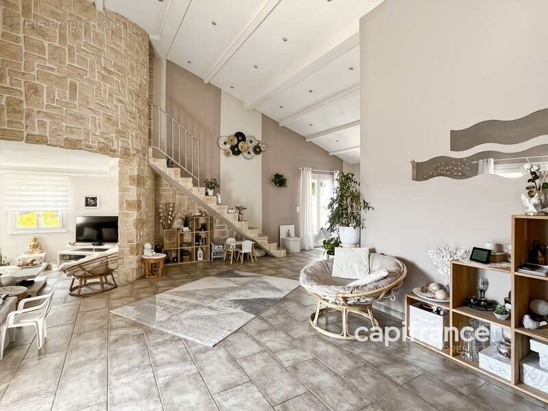 Maison à BAGNOLS-EN-FORET