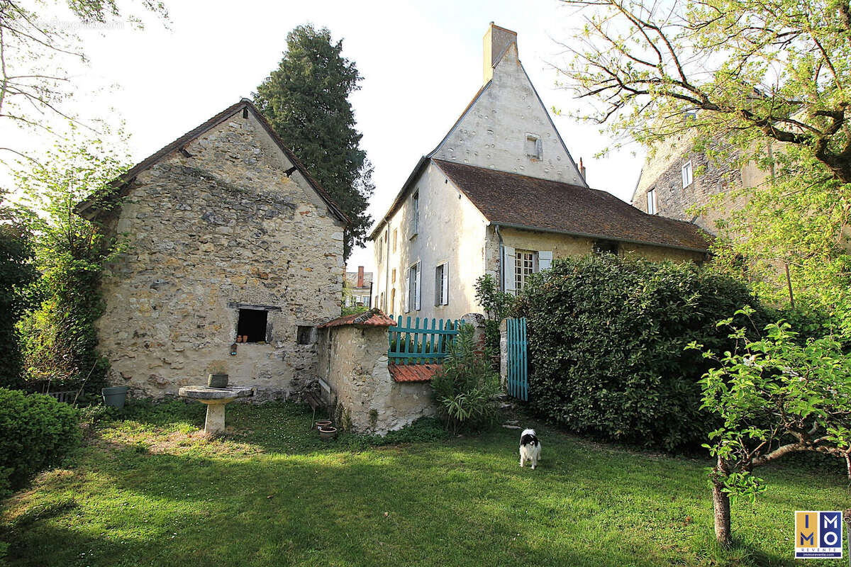 Maison à MEHUN-SUR-YEVRE