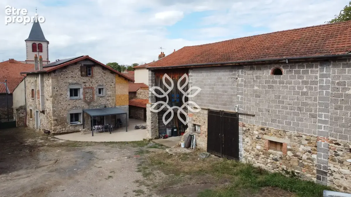 Maison de caractère entièrement restaurée avec dépendance - photo 17