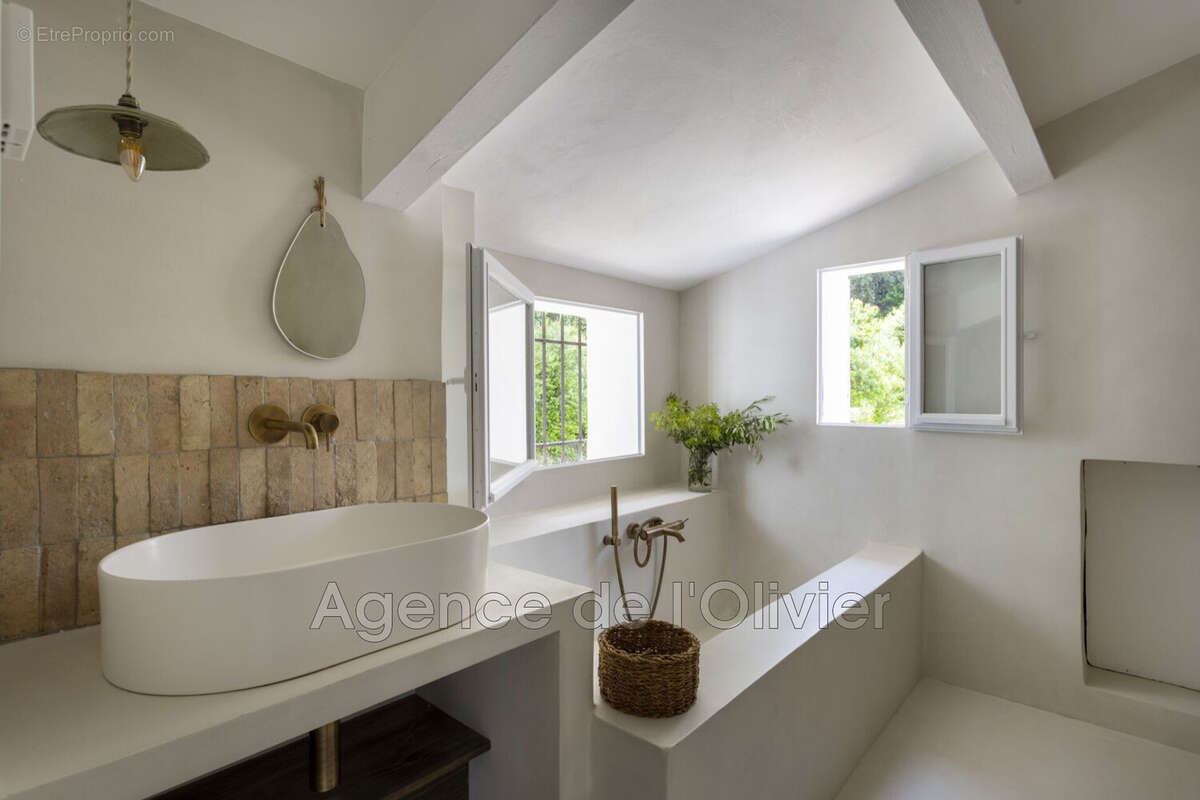 Maison à ROQUEFORT-LES-PINS