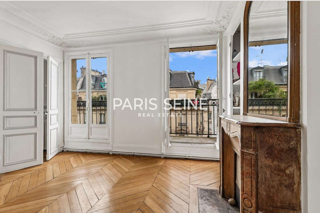 Appartement à PARIS-2E