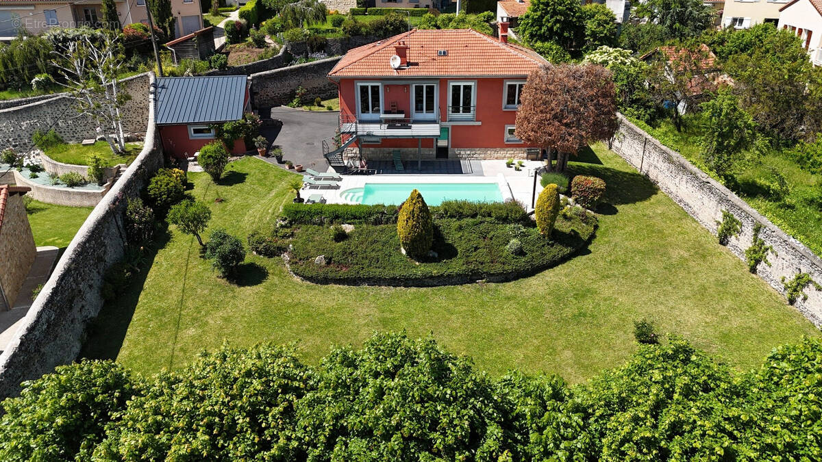 Maison à AIGUILHE
