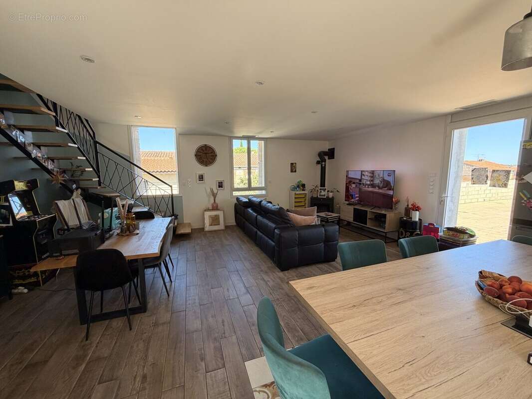 Appartement 237 m² à Bages  - photo 3
