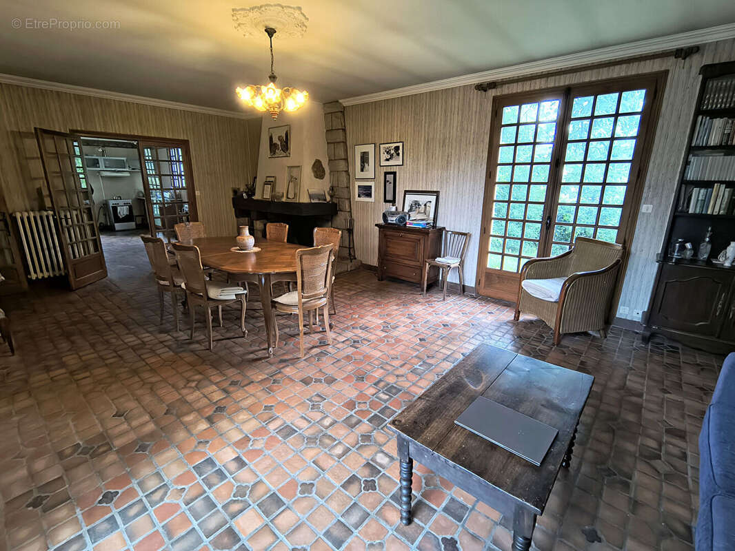 Maison à MONTGERMONT