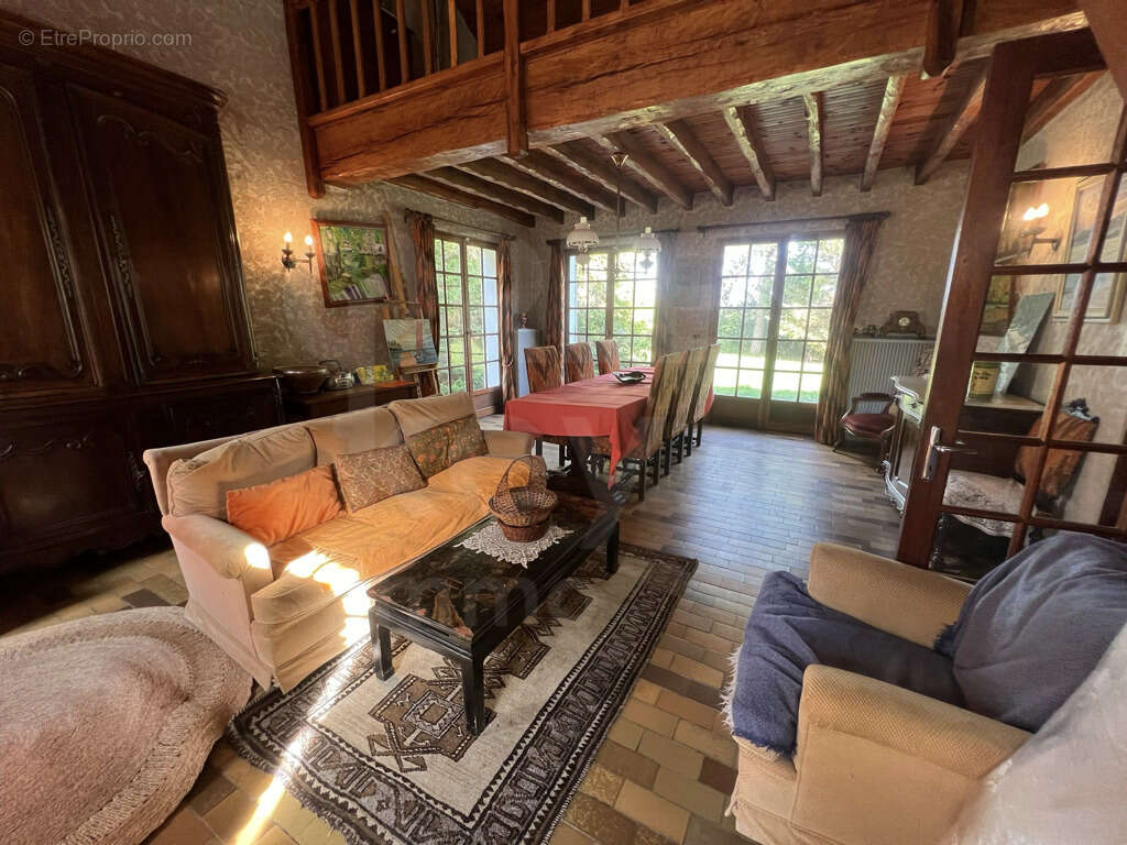 Maison à SAINT-MARTIN-DES-CHAMPS