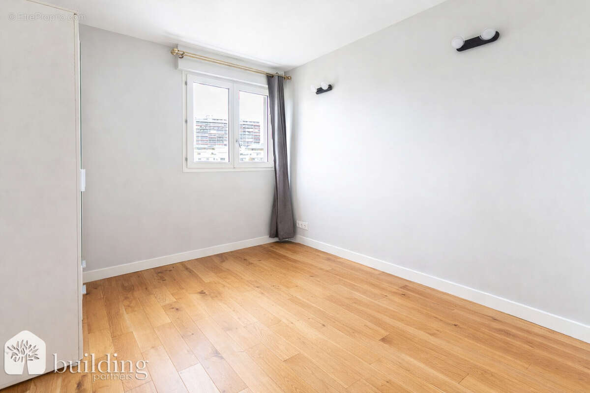 Appartement à COURBEVOIE