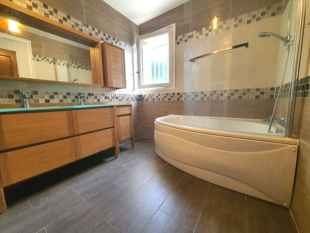 Grande maison familiale 4 chambres avec piscine - quartier du Montagné- Villeneuve les Avignon - photo 11