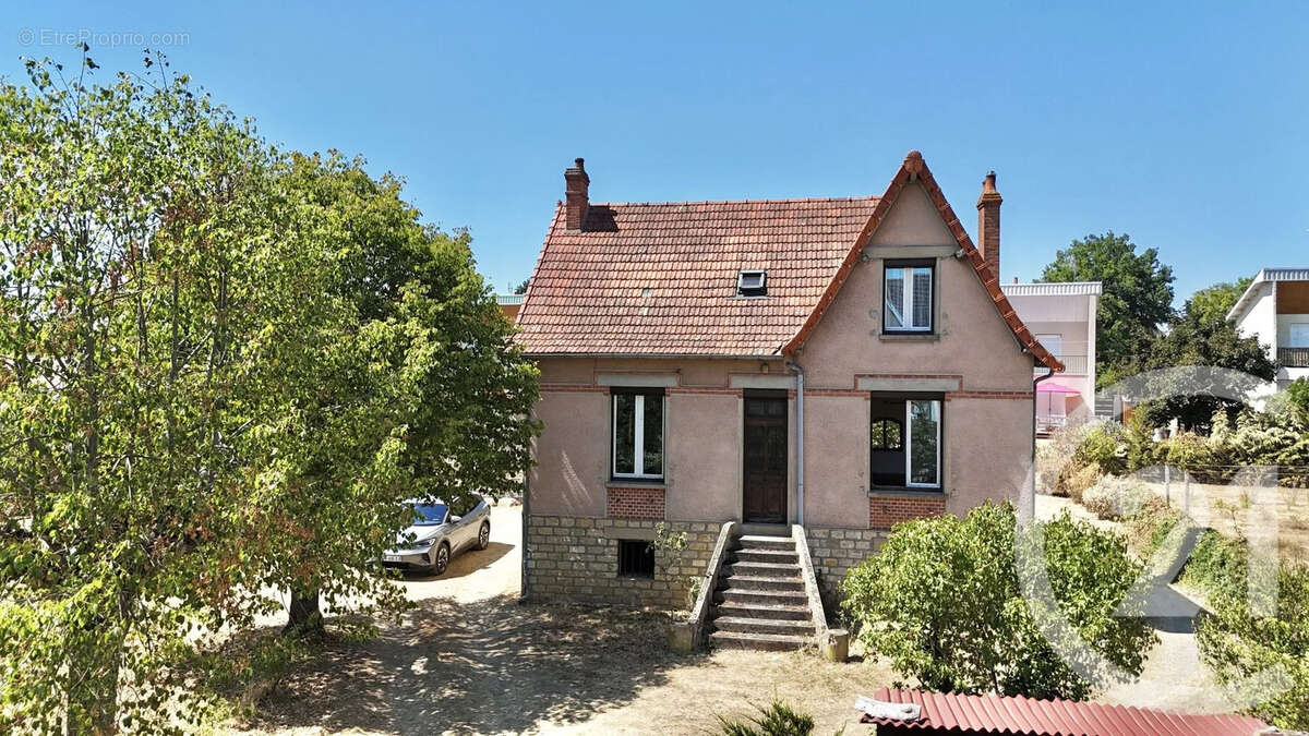 Maison à YZEURE