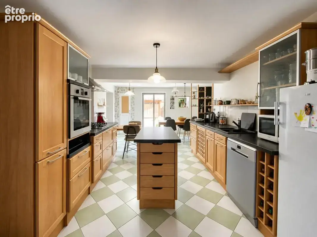 Maison 4 chambres de 212 m² à Saint-Fraigne - photo 7