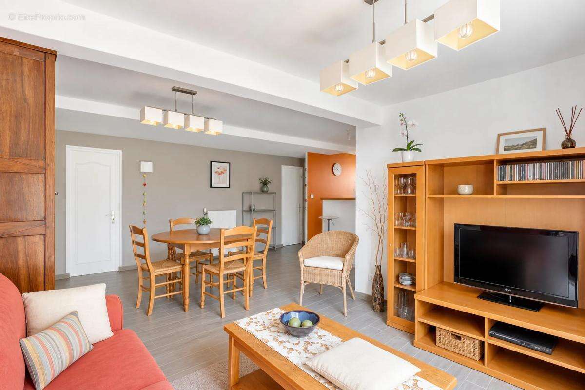 Appartement de 4 pièces de 88 m² situé à Fosses - photo 2