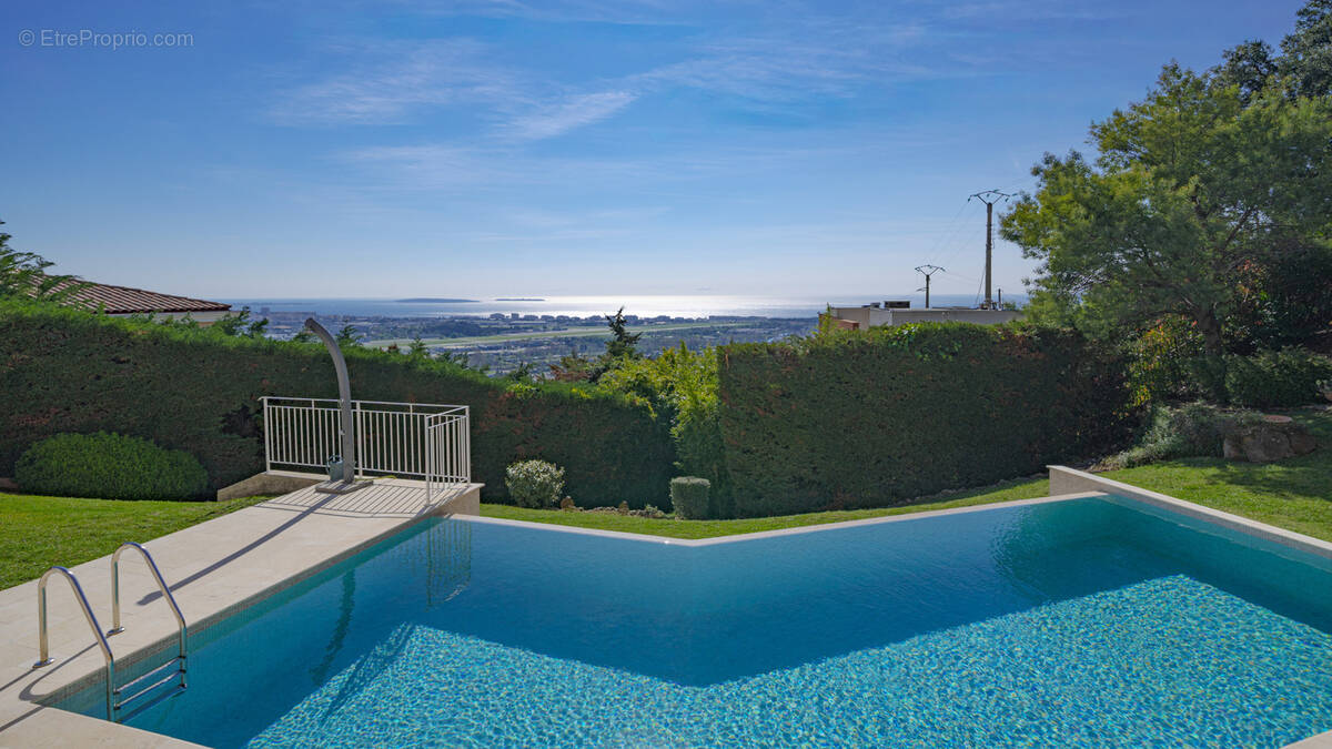 Maison à MANDELIEU-LA-NAPOULE