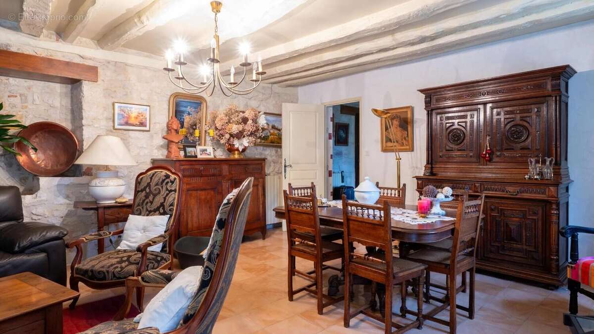 Secteur CARLUX, sur les hauteurs, Longère composée d'une maison, - photo 8