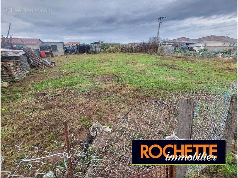 Terrain à MONTROND-LES-BAINS