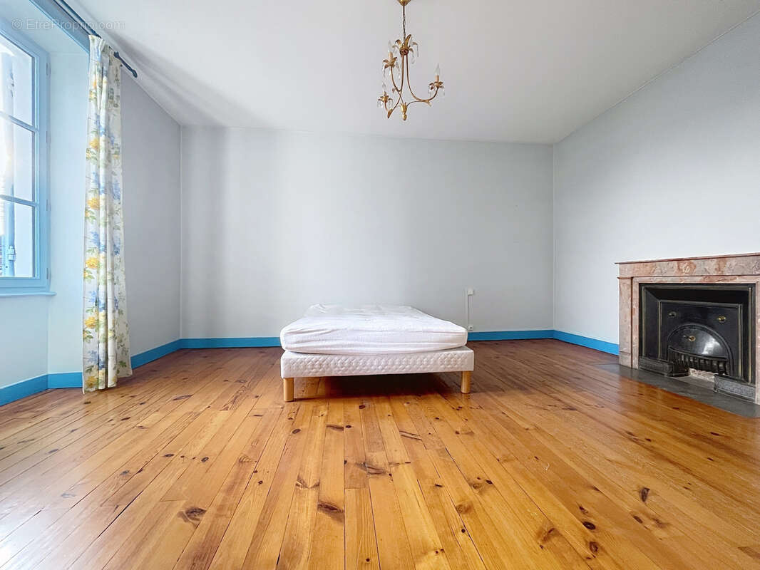 Maison à SAINT-GENIS-LAVAL