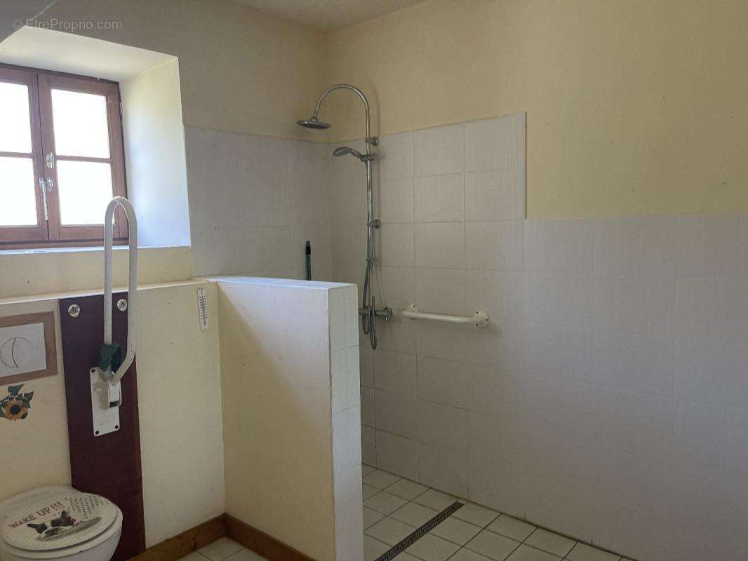 Maison à CLUSSAIS-LA-POMMERAIE