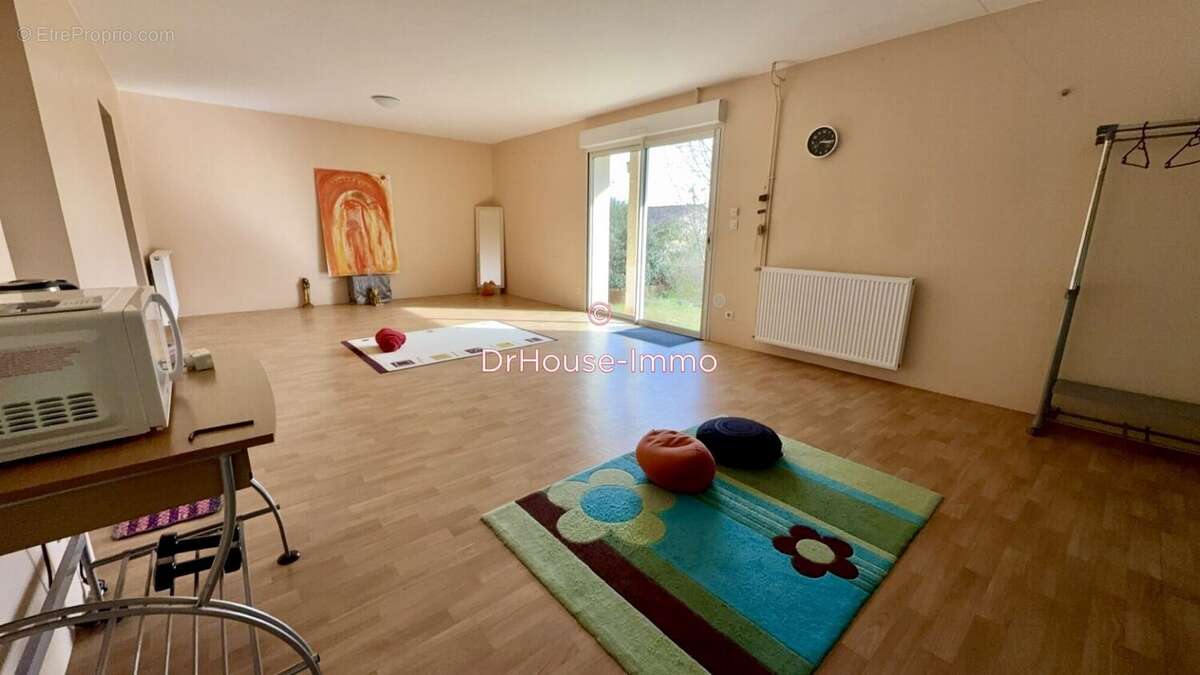 Maison 176 m² à Pradines  - photo 4