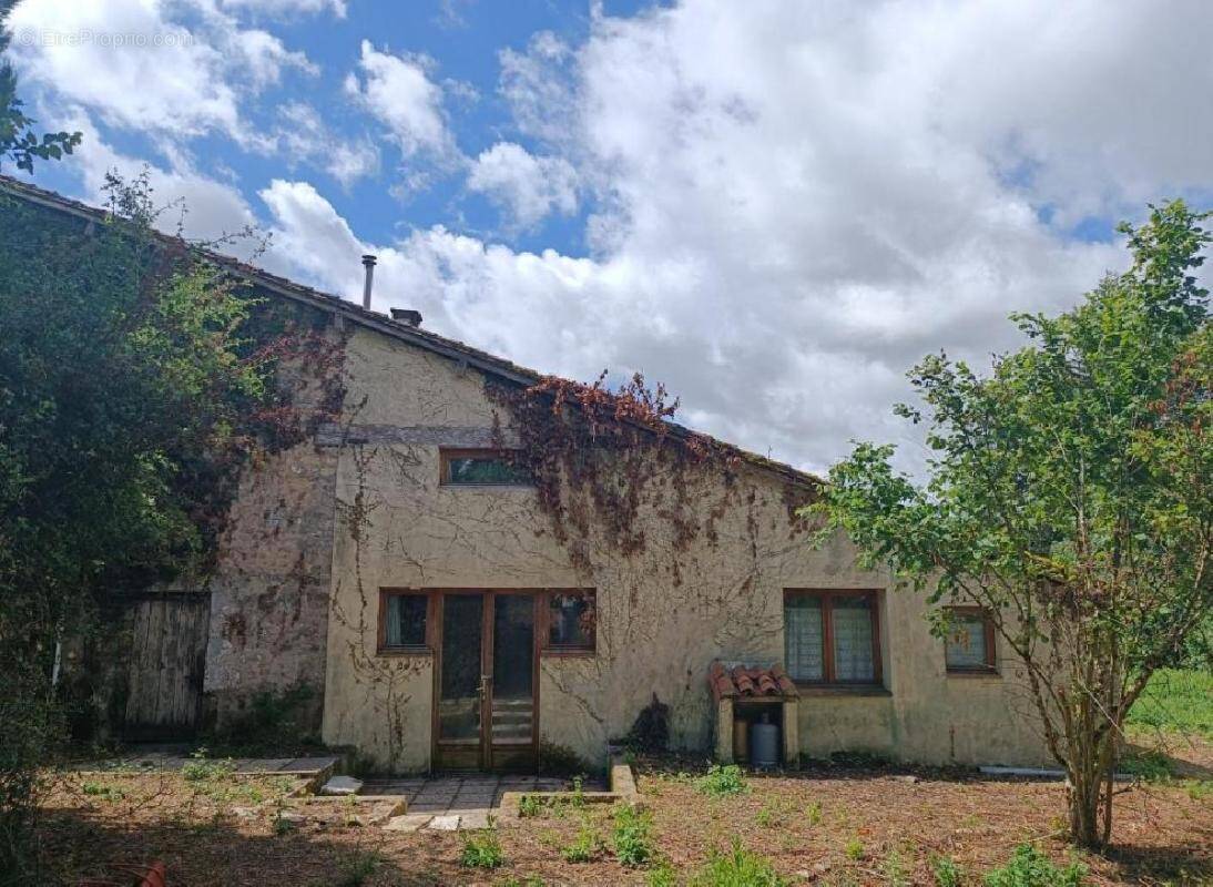 Maison à NANTEUIL-EN-VALLEE