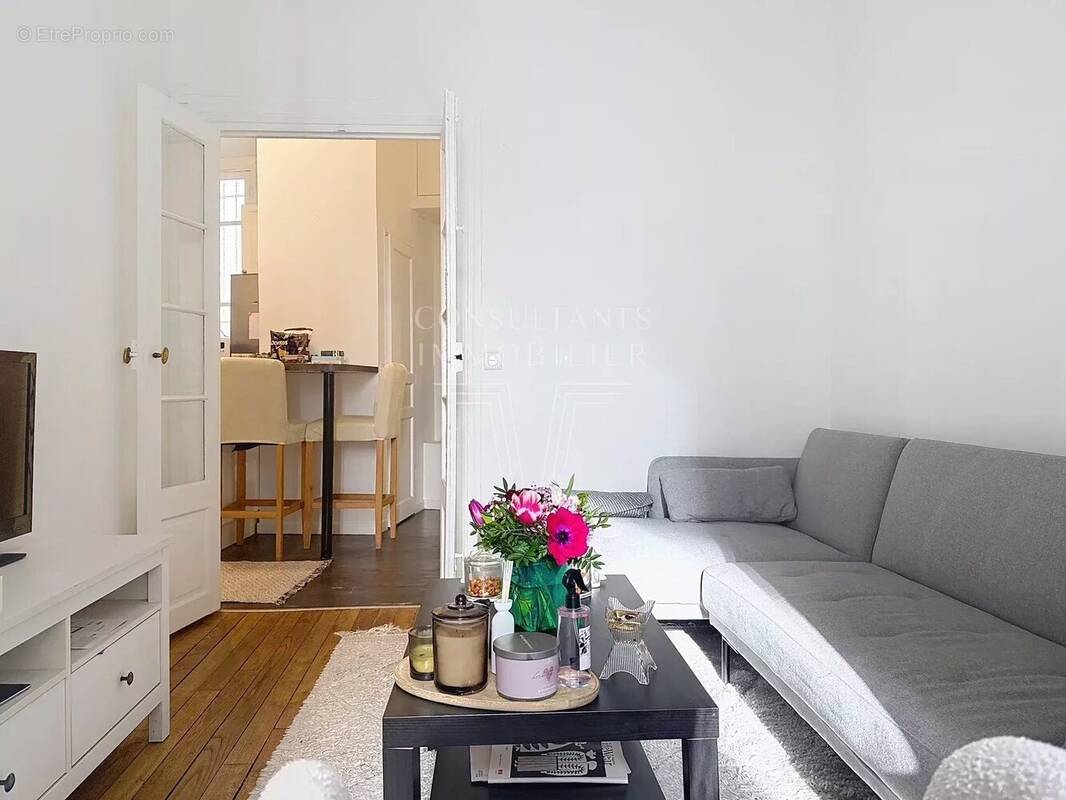 Appartement à PARIS-16E