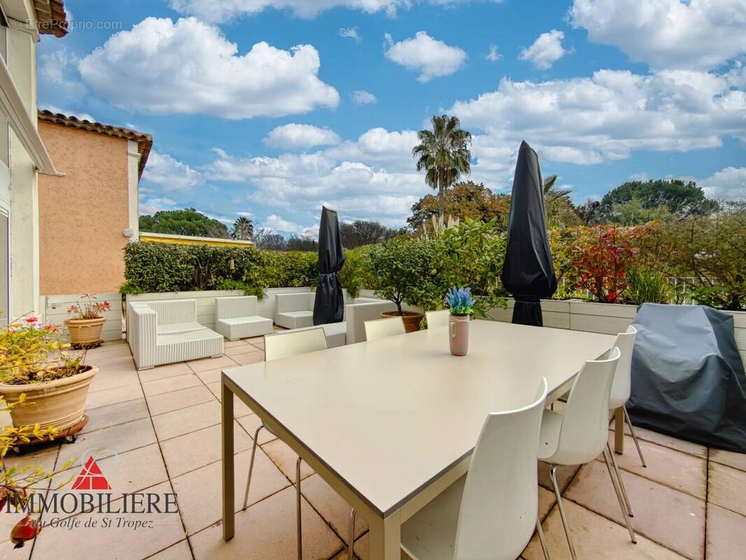 Appartement à COGOLIN