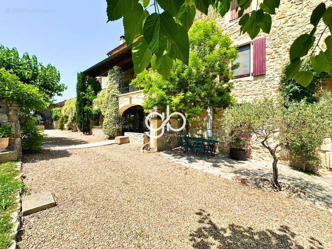 Mas de prestige du xvie siècle   vue panoramique sur les cévennes   7 chambres   piscine chauffée   ascenseur - photo 2