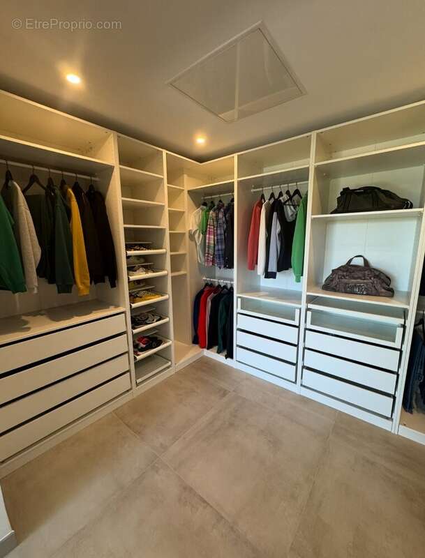 Maison à LAUDUN-L'ARDOISE