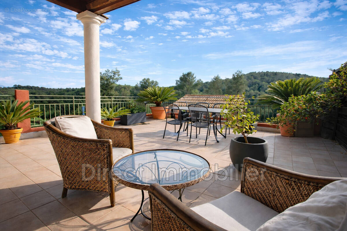 Maison à VALBONNE