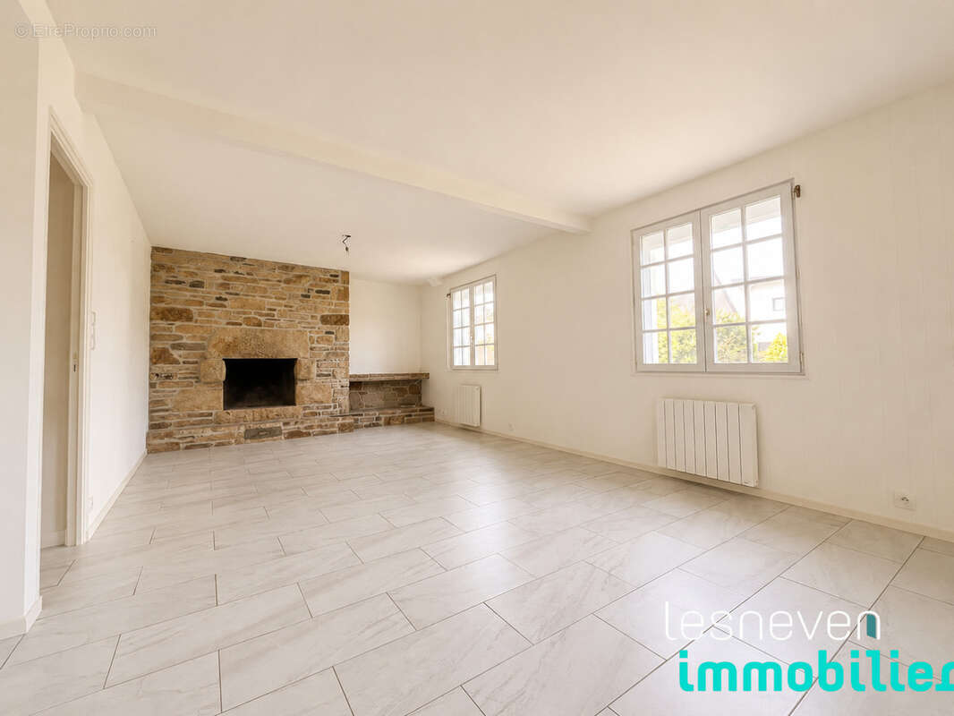 Maison à LAMPAUL-PLOUARZEL