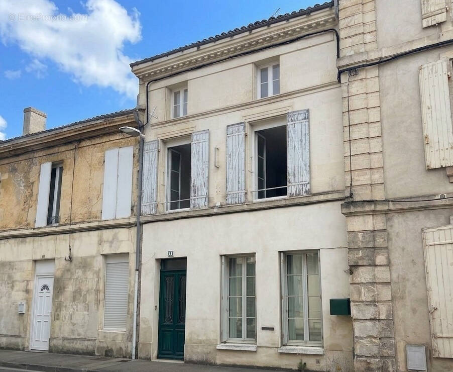Maison à SAINT-JEAN-D'ANGELY