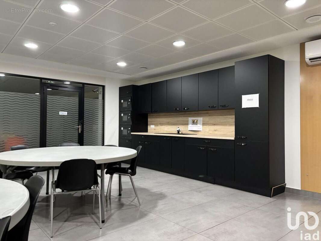 Photo 2 - Commerce à EVRY