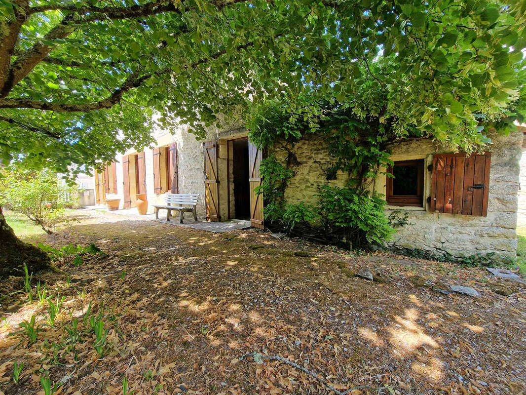 Charmante maison en pierre avec 3 garages dans un beau parc arboré - photo 8