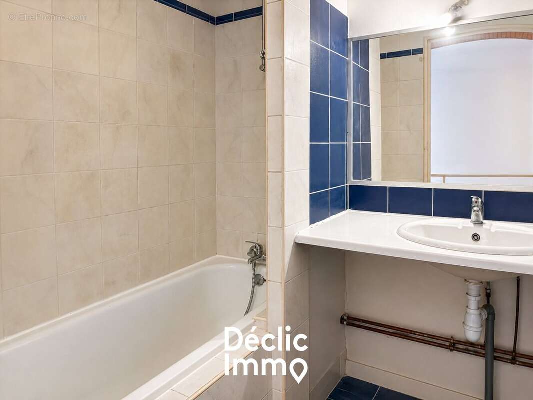 À VENDRE  Maison de ville avec local commercial au Grau-du-Roi  Petite Camargue - photo 3