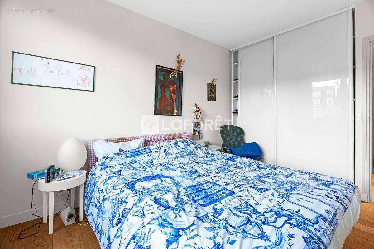 Appartement à PARIS-16E