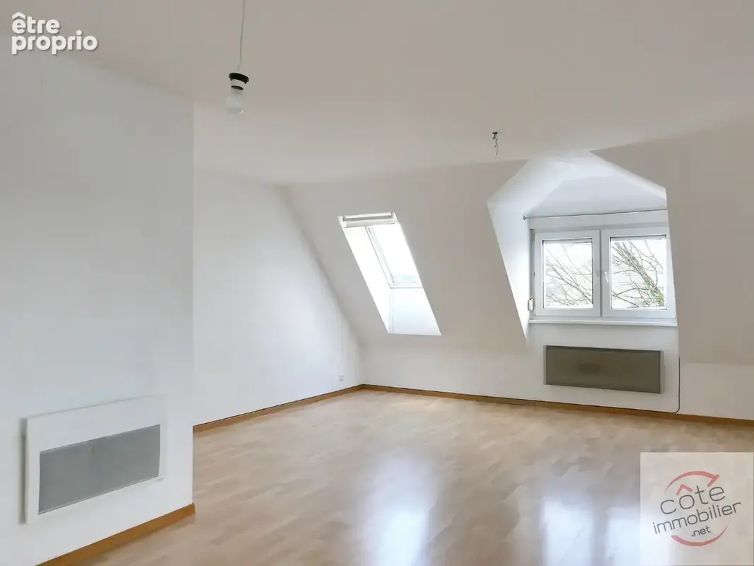 Appartement sous combles dans maison individuelle comprenant trois appartements - photo 2