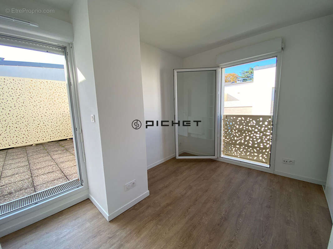 Appartement à BRUYERES-LE-CHATEL