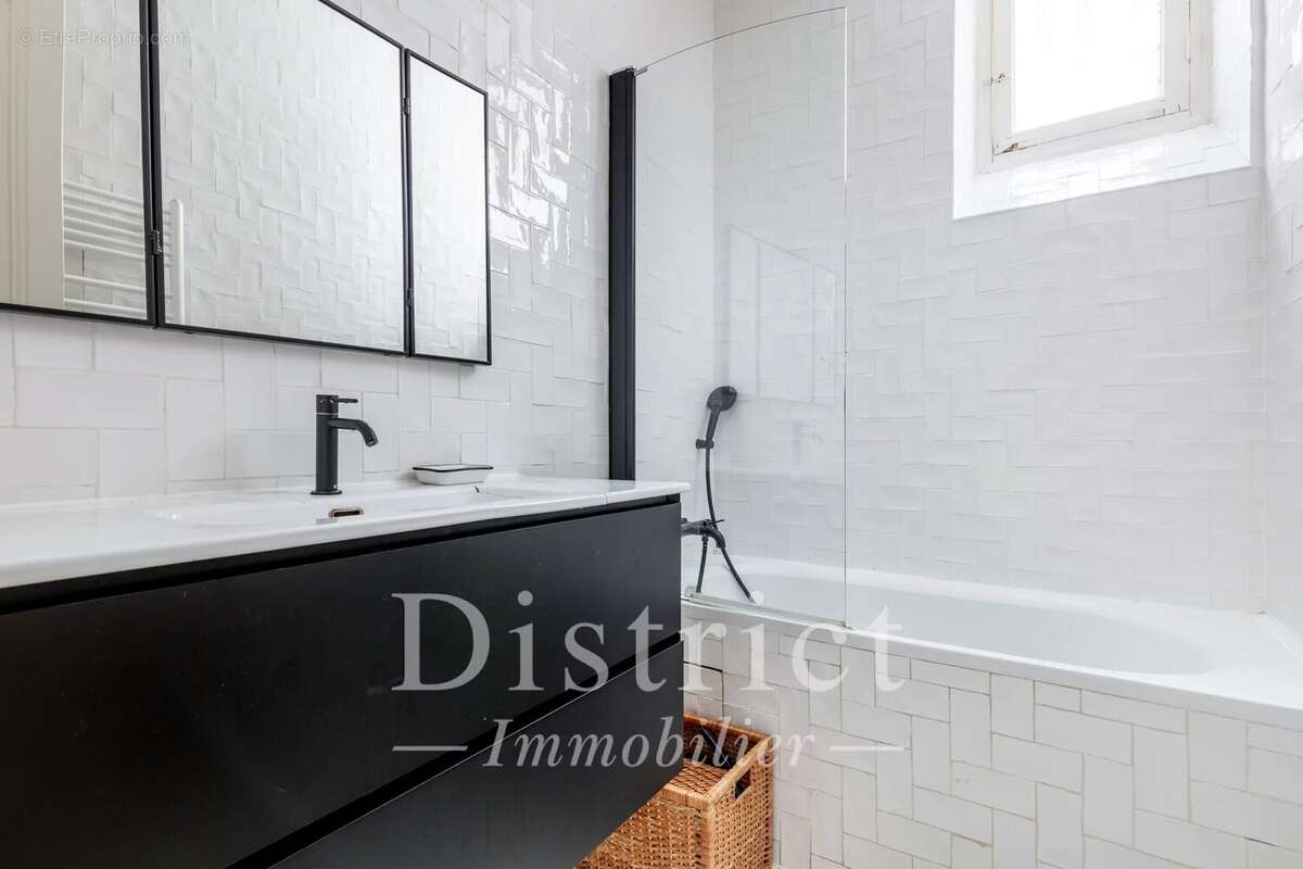 Appartement à PARIS-17E