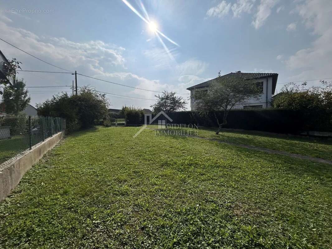 Terrain à PAGNY-SUR-MOSELLE