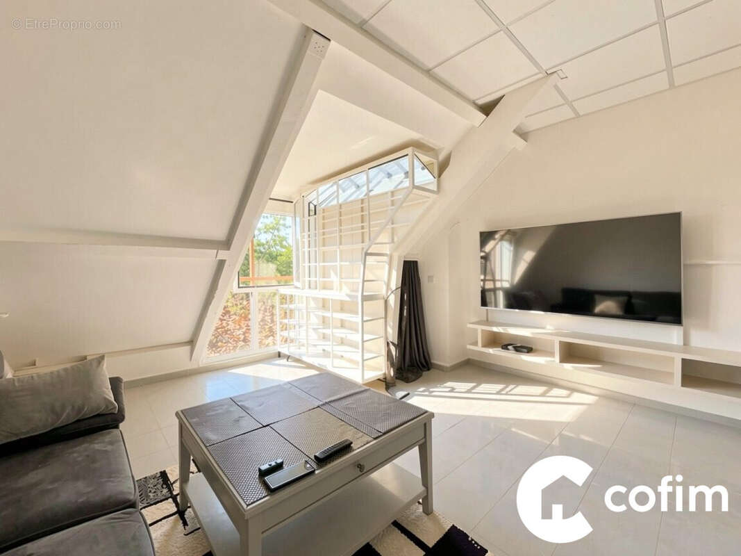 Appartement à HORGUES