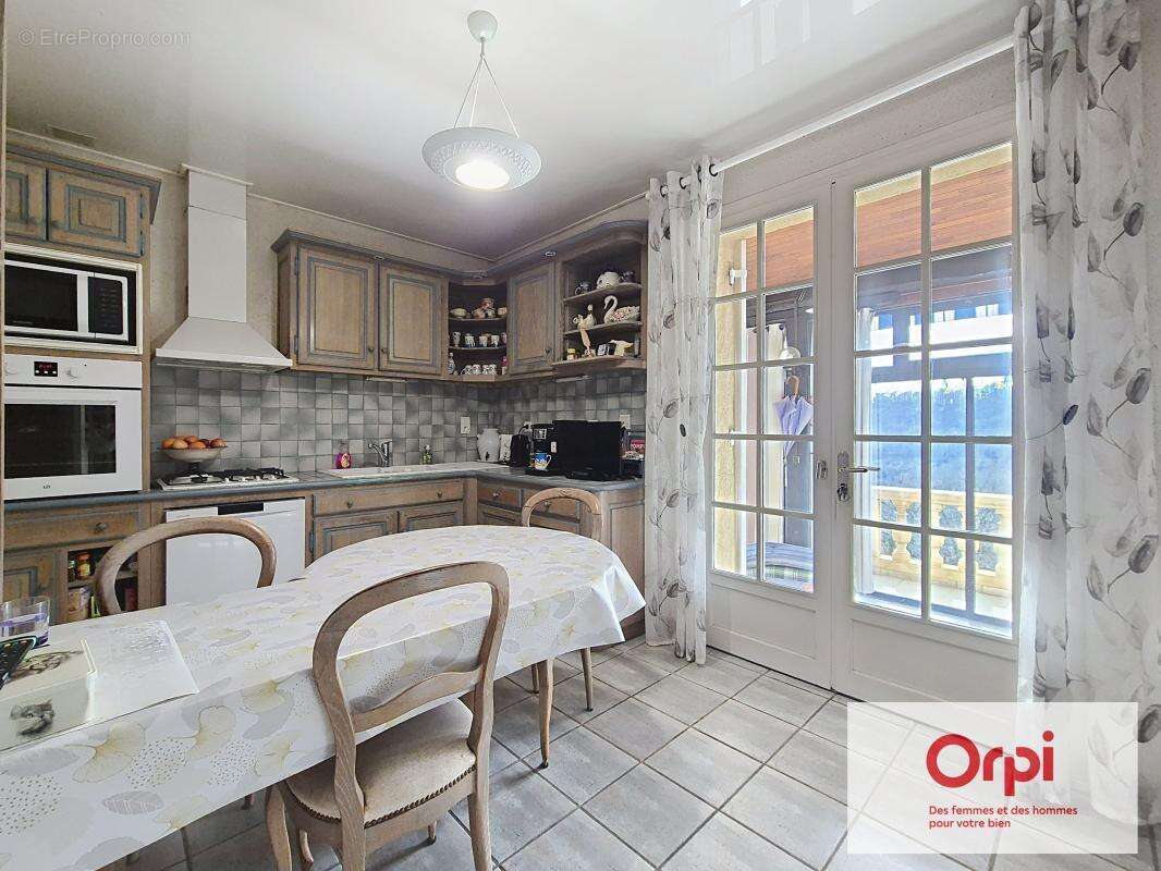 Maison à CONDAT-SUR-VEZERE