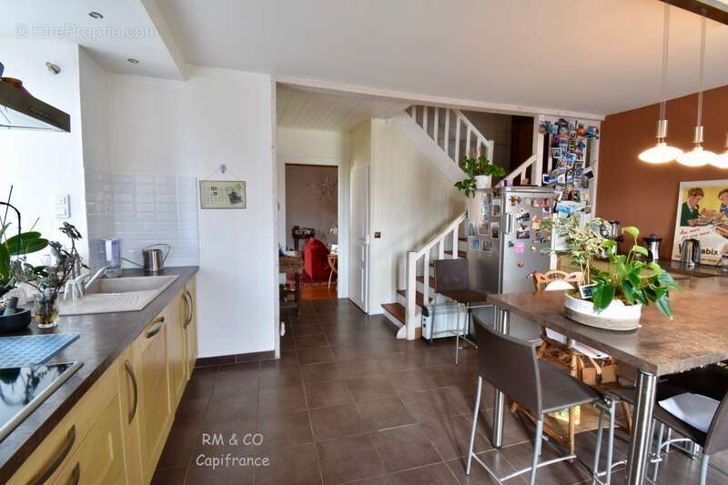 Maison à SAINT-GENIS-POUILLY