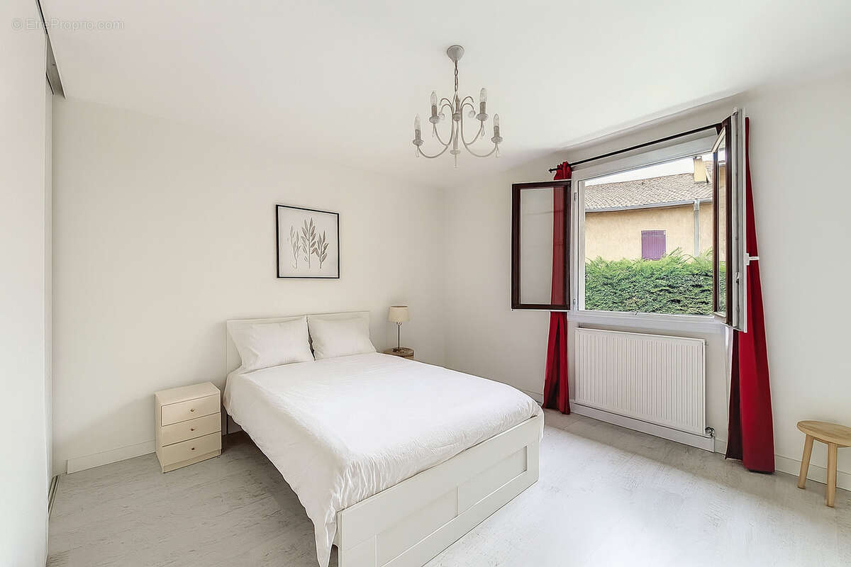 Maison à SAINT-GENIS-LAVAL