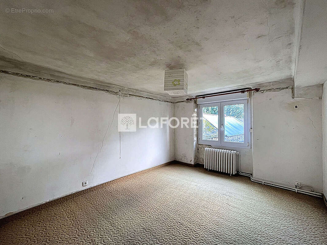 Maison à BAINS-SUR-OUST