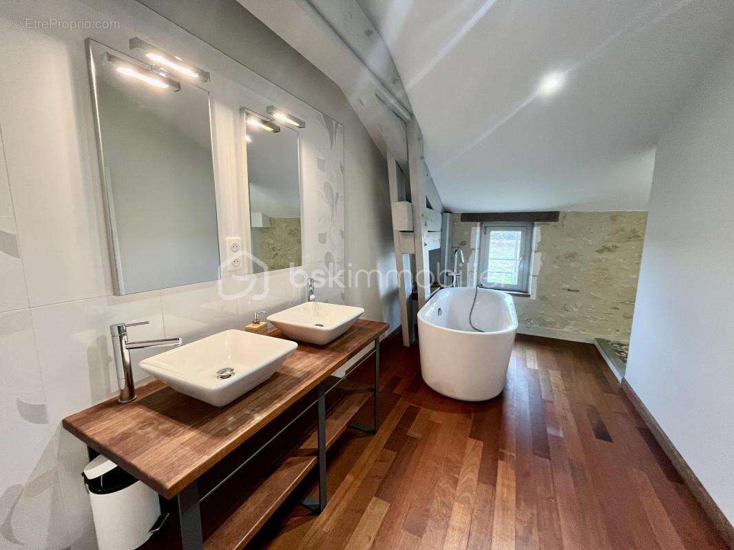 Maison à MONTPEYROUX