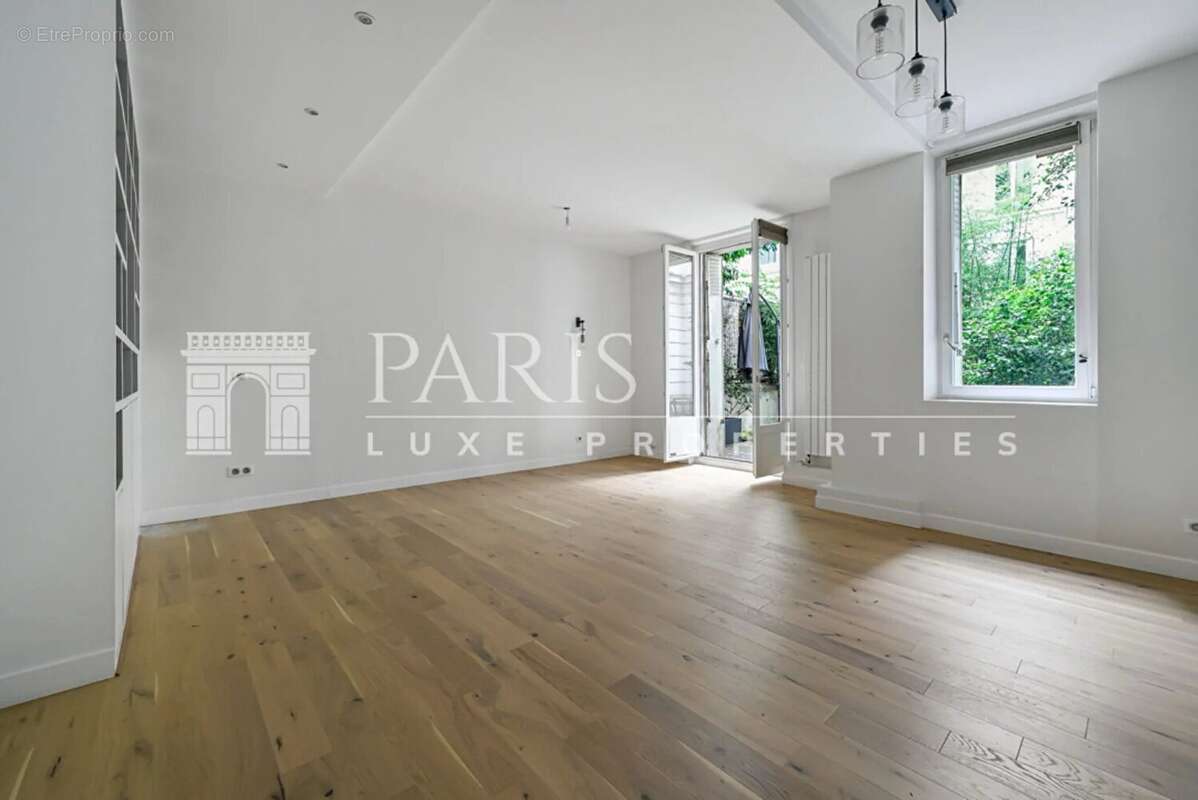 Appartement à PARIS-16E